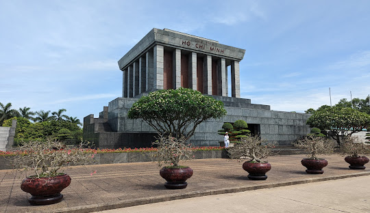 Vietnam Travel President Ho Chi Minh's mausoleum